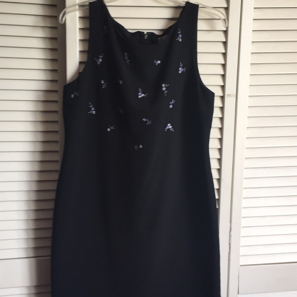 LOFT ANN TAYLOR black dress w light purple flowers